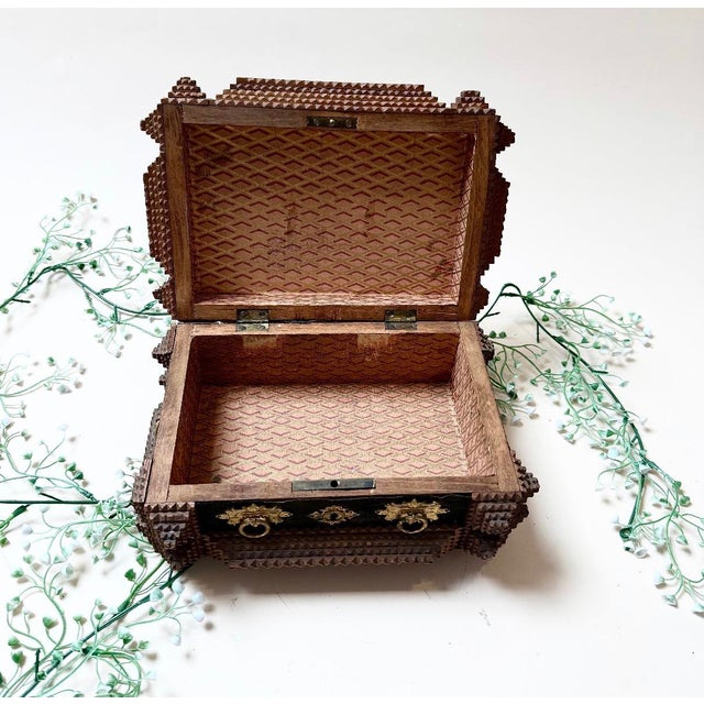 Antique Tramp Art Box in Wood, 1890s For Sale - Image 3 of 10