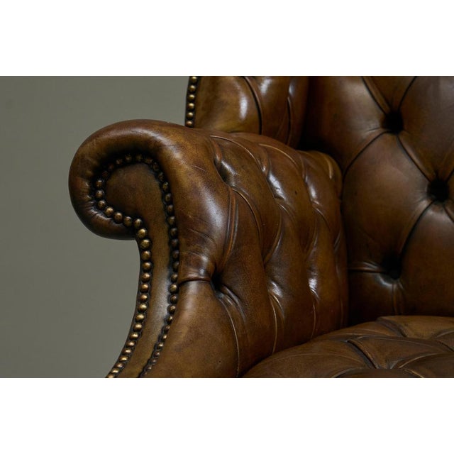 English Tufted Wingback Settee in Patinated Leather, 1900 For Sale - Image 9 of 17