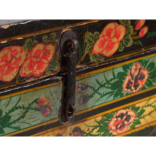 Antique Chest with Painting of Warrior Yang Mulan, 1900s For Sale - Image 4 of 15