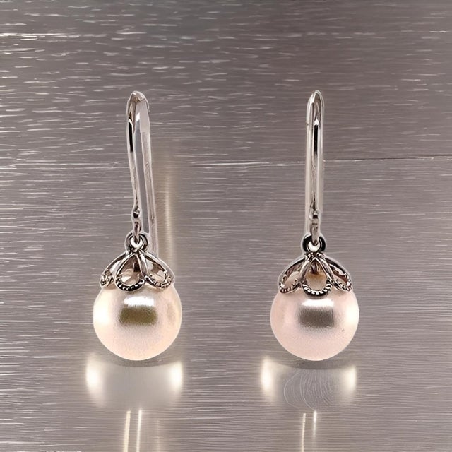 Traditional Akoya Pearl Earrings 14 Kt Yellow Gold Certified For Sale - Image 3 of 13