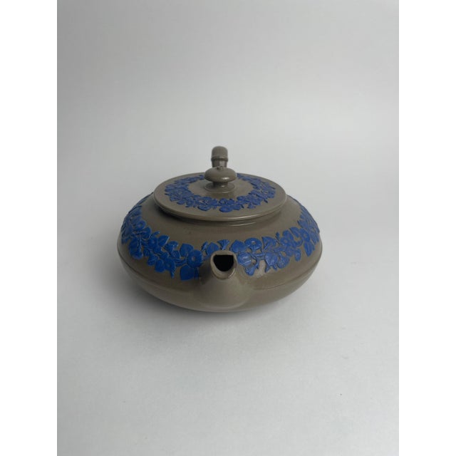 Neoclassical Early 19th Century Wedgewood Relief Decorated Teapot For Sale - Image 3 of 9