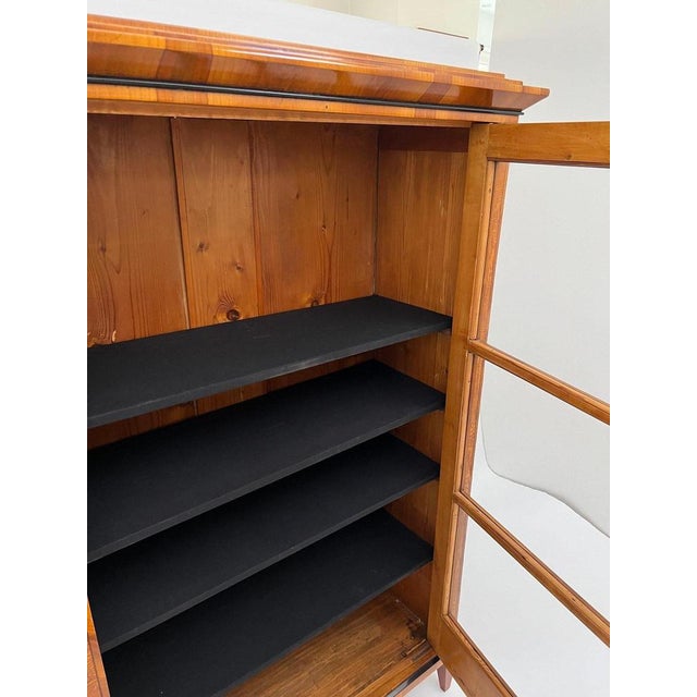 Biedermeier Display Cabinet in Cherry Veneer, Ash Burl, Austria, 1820s For Sale - Image 16 of 18