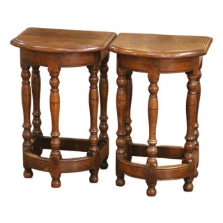 Pair of Early 20th Century French Louis XIII Oak Bow-Front Side Tables For Sale