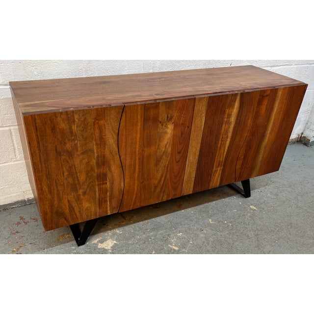Late 20th Century Organic Modern Mahogany Credenza With S-Shaped Live-Edge Doors For Sale - Image 4 of 17