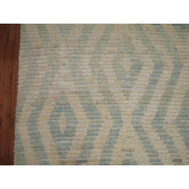 Mid-Century Modern Late 20th Century Zabihi Collection White Blue Gray Modern Turkish Tulu Carpet For Sale - Image 3 of 18