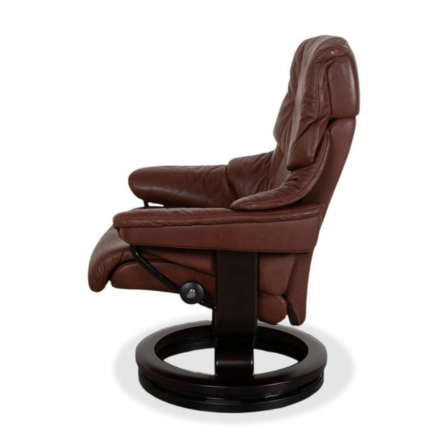 Set of Leather Reno Recliner and Ottoman with Manual Function from Stressless For Sale - Image 17 of 18