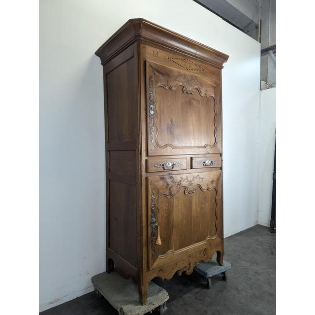 Louis XV Carved and Inlaid Cherrywood Dresser with Star For Sale - Image 4 of 12