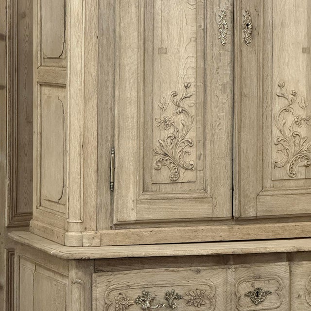 Wood 18th Century Country French Louis XV Liegeois Stripped Oak Commode a Deux Corps For Sale - Image 7 of 18