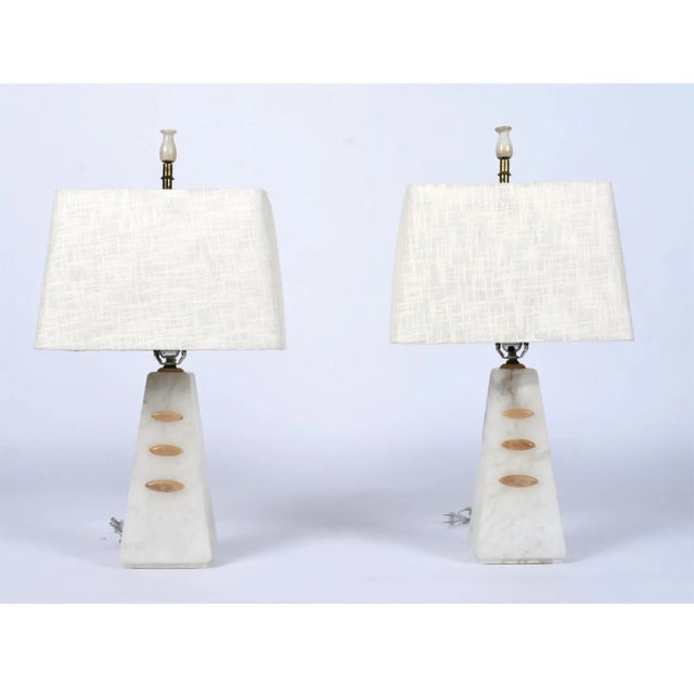 1950s Pair of Alabaster White and Beige Pyramid Modern Art Deco Table Lamps For Sale - Image 5 of 12
