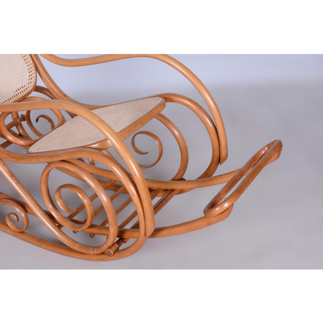 Thonet Art Deco Beech Rocking Chair with Footrest attributed to Thonet, Czech, 1920s For Sale - Image 4 of 18