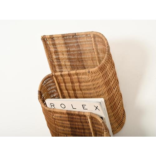 1970s Italian Hand-Woven Wicker Wall-Mounted Magazine Rack, Italy, 1970s For Sale - Image 5 of 9