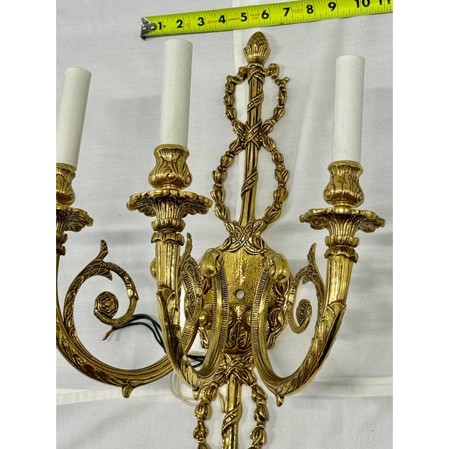 1990s Louis XVI Style 3-Light Gilt Brass Wall Sconce - Ribbon and Tassel For Sale - Image 4 of 4