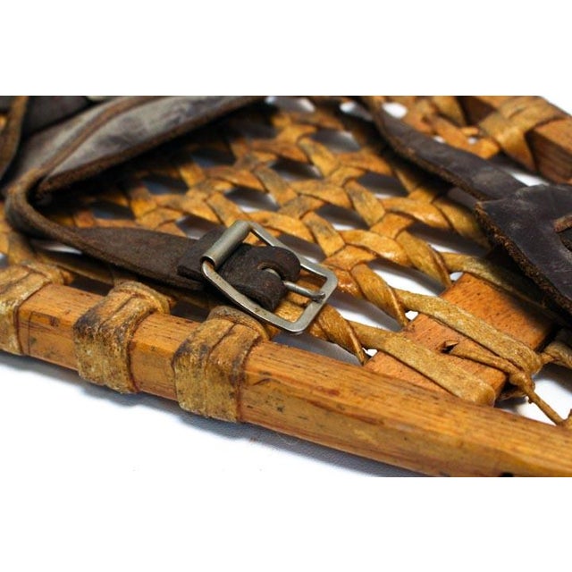1960s Snow Shoe Set J 42.5 X 14 X 2 For Sale - Image 5 of 10
