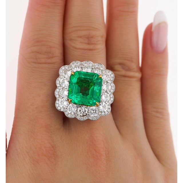 Grs Certified 8.04 Carat Minor Oil Colombian Emerald & Diamond Halo Ring For Sale In Miami - Image 6 of 7