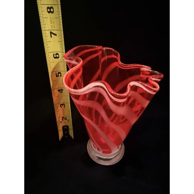 1990s Vintage MCM Murano Style Hand Blown Swirl Ruffle Rim Art Glass Vase For Sale - Image 5 of 6