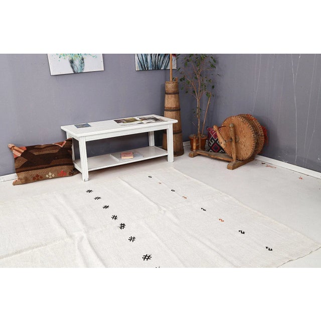 Mid 20th Century Vintage White Hemp Kilim Rug For Sale In Los Angeles - Image 6 of 7