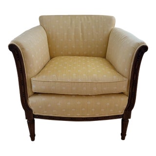 Mid 20th Century French Louis XVI Style Bergère Tub Chair by Baker Furniture – Carved Walnut, Ribbed Floral Upholstery For Sale