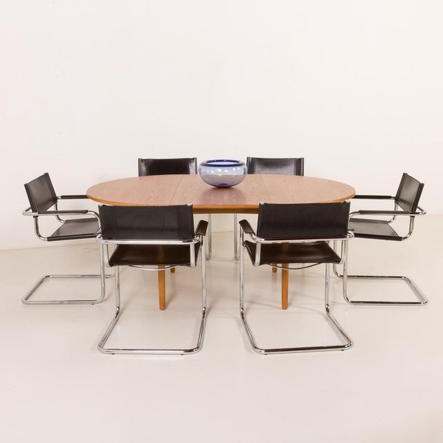 The refined Danish oak round table was made in the 1970s, exemplifying the elegance and craftsmanship characteristic of...