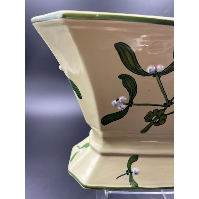 Light Yellow Mid 20th Century Italian Cachepot by Maioliche, Deruta For Sale - Image 8 of 13