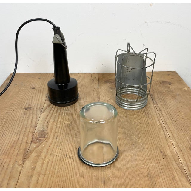Vintage Industrial Hanging Work Light in Bakelite, 1960s For Sale - Image 13 of 14