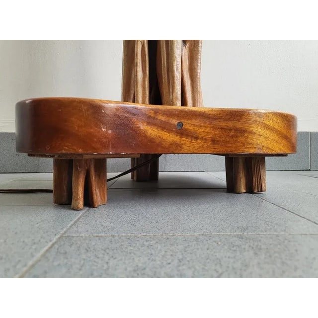 Traces and stripes of usual use, light cracks on the upper part, wear of the varnish. Works, discreet switch. Mahogany...