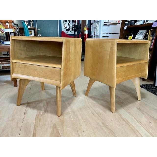 1950s Pair of Heywood Wakefield “Trophy” Series Nightstands For Sale - Image 5 of 11