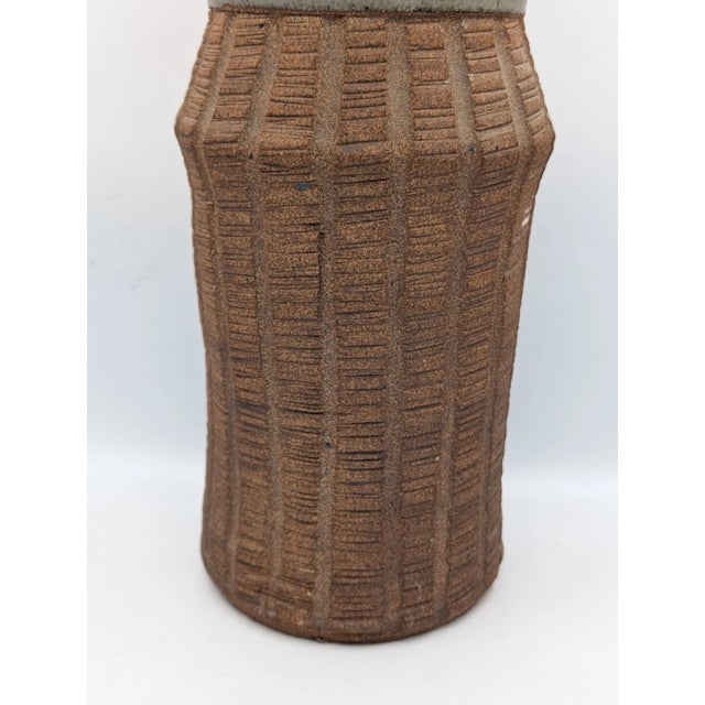 Vintage Mid Century Moderns Ribbed Ceramic Two Tone Vase With Lid, Signed For Sale In Los Angeles - Image 6 of 13