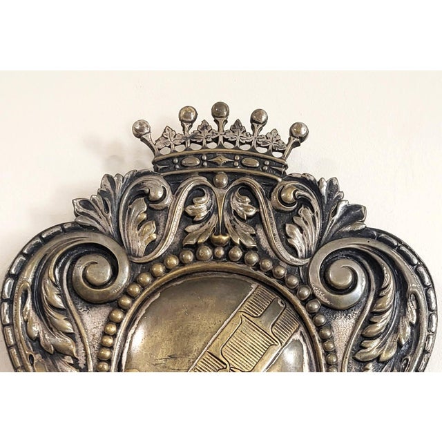 Metal Pair Antique American Coat of Arms Crown Silver Plate Bronze Wall Sconces C&A For Sale - Image 7 of 17
