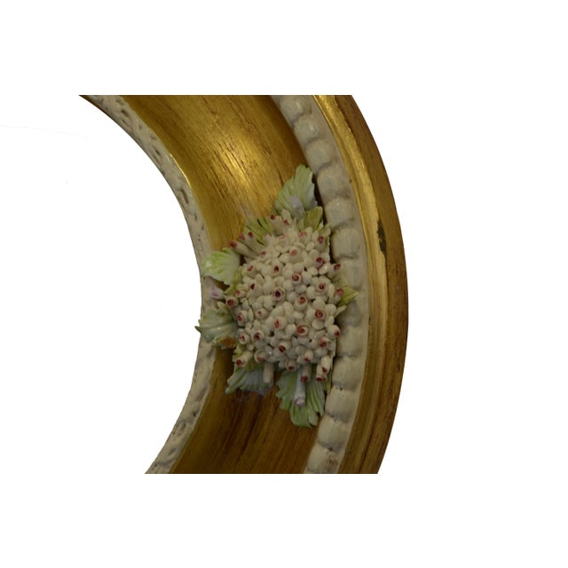 Italian Oval Wall Mirror with Gold Leaf Finish and Capodimonte Porcelain Flowers from Giulio Tucci, 2008 For Sale - Image 3 of 6