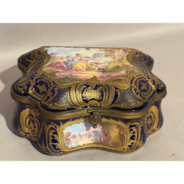 1860s Sévres French Rococo Blue Gilt Porcelain Jewellery Box For Sale - Image 17 of 17