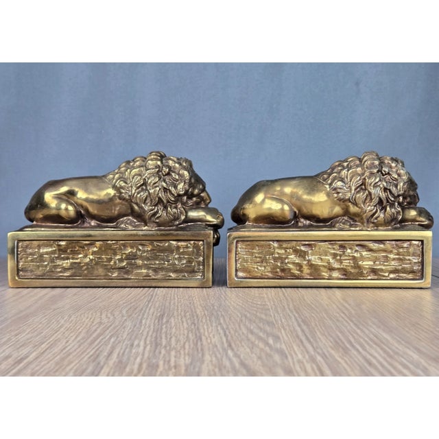 Vintage sleeping lion bookends with antiqued Brass finish. Classic design by A & M Leatherlines, NY, NY; these have lost...