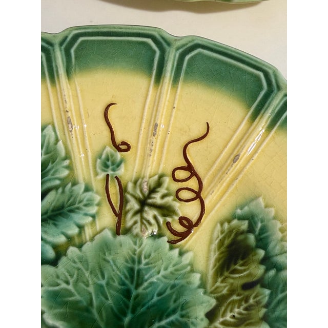 Sarraguemines Set of 4 Antique Sarreguemines French Majolica Grape Leaf Plates - C. 1890 For Sale - Image 4 of 12
