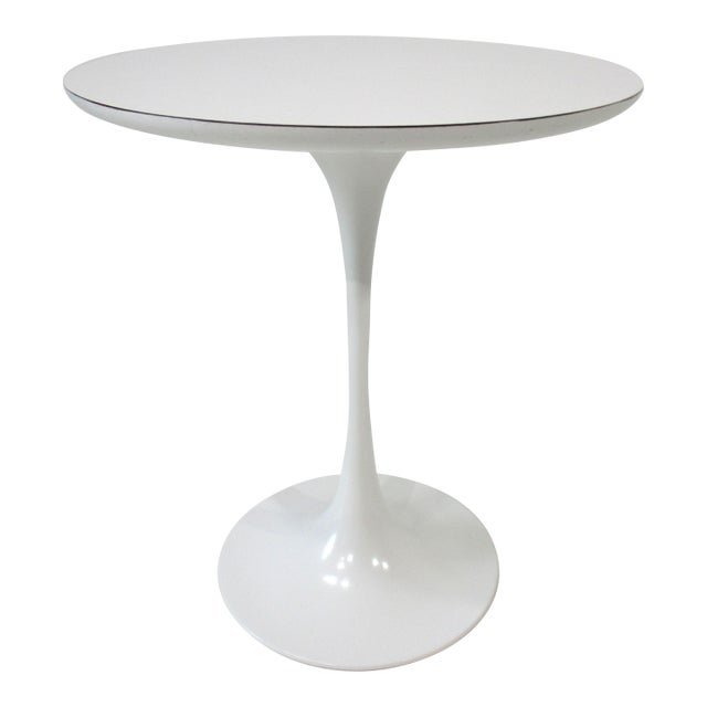 Burke Tulip Side Table in the Style of Saarinen and Knoll (D) For Sale
