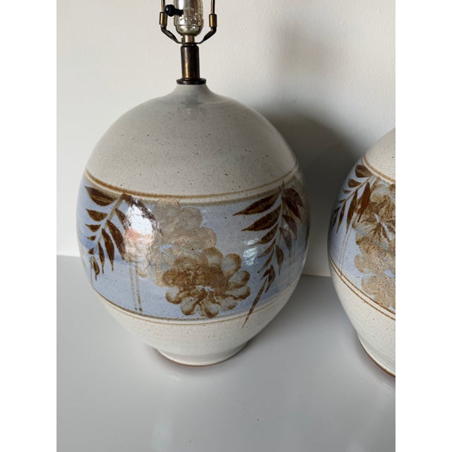 1980s Pair of Vintage Mid-Century California Studio Pottery Stoneware Table Lamps With Hand-Painted Floral Motif For Sale - Image 5 of 12