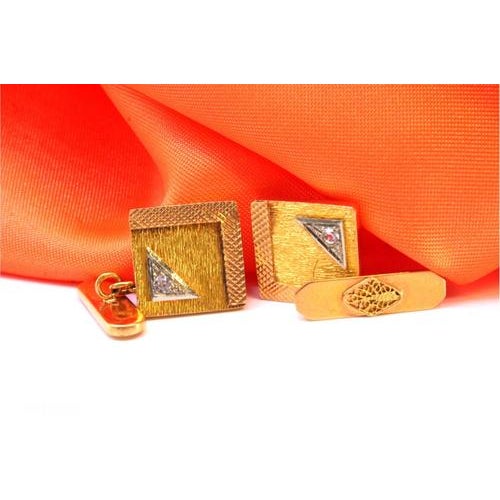 Square Shaped Gold Cufflinks, Set of 2 For Sale - Image 5 of 5