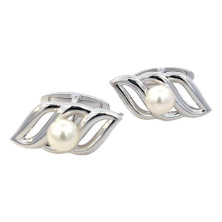 1990s Pair of Mikimoto Estate Akoya Pearl Mens Cufflinks 7 mm Silver For Sale
