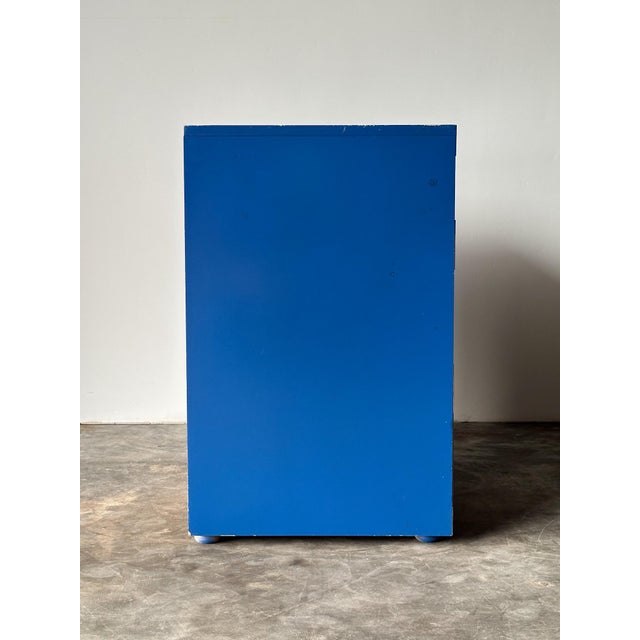 Blue & White Lacquered Campaign Chest of Drawers With Brass Hardware, 1970s For Sale - Image 16 of 17