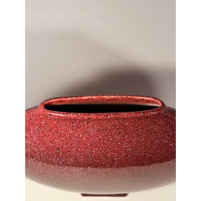 Italian Rare 1980s Dante Baldelli Italy Flat Coral Ceramic Vase 15” Vintage Italian For Sale - Image 3 of 9