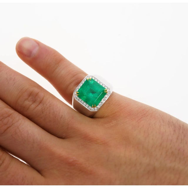 GRS 9.54 Carat Colombian Emerald Insignificant Oil and Diamond Halo Mens Ring, Size 8.5 For Sale - Image 9 of 11
