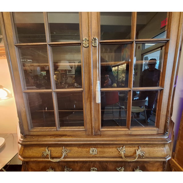 Early 20th Century Walnut Dutch Bombe Breakpoint Cabinet With Claw Feet For Sale - Image 18 of 18
