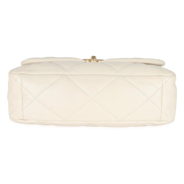 2020s Ivory Shiny Quilted Lambskin Maxi Chanel 19 Flap Bag For Sale - Image 5 of 8