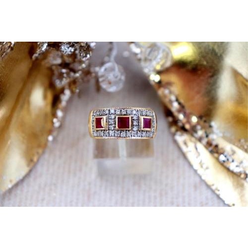 Gold Ring with Diamonds in Brilliant Cut For Sale - Image 6 of 10