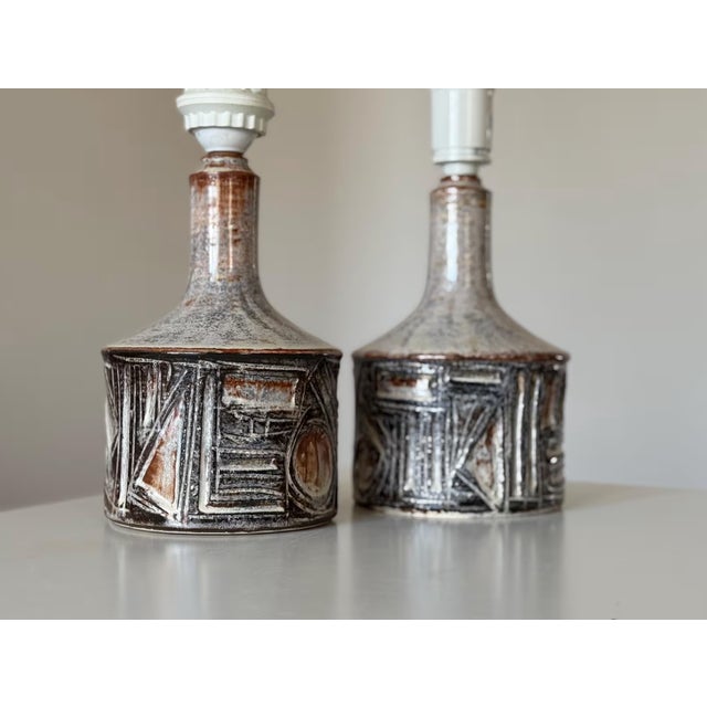 Nice pair of graphic stoneware table lamp designed by Jette Hellerøe Denmark, signed, stamped and numbered Nr. 638....