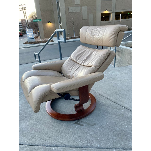 Ekornes Stressless Large Model “Savannah” Recliner Chairish