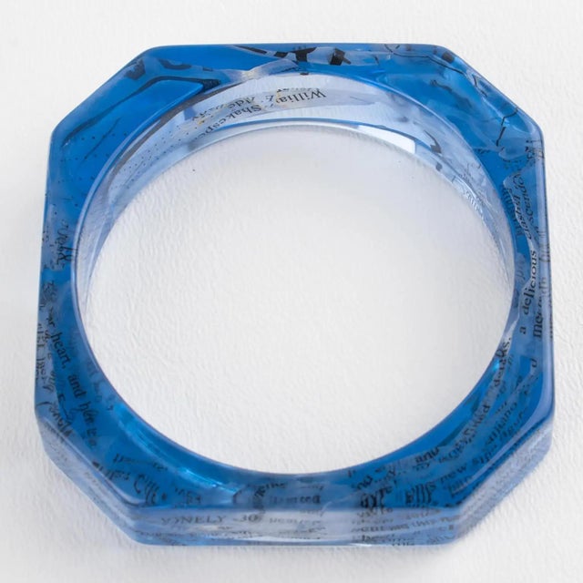 2000 - 2009 John Galliano Blue Acrylic Resin Bracelet Bangle with Newspaper Inclusions For Sale - Image 5 of 16