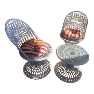 Mid 20th Century Russell Woodard Spun Fiberglass Small Patio Set With Glass Top and 2 Chairs.