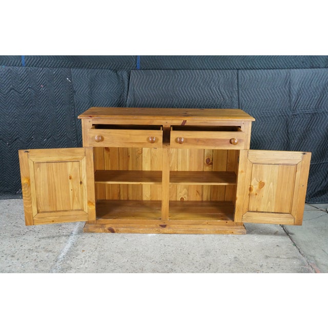 Brown Late 20th Century Ethan Allen Old Tavern Pine Country Farmhouse Buffet Console Cabinet 23-6006 For Sale - Image 8 of 18