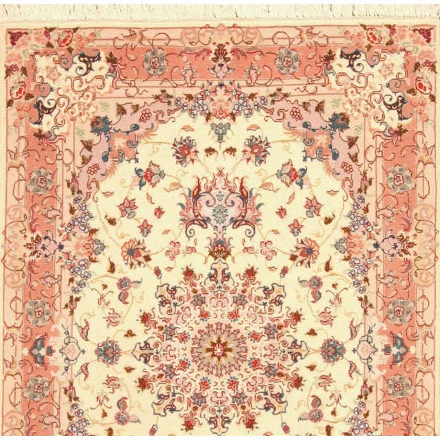 Hand-knotted oriental rug | Size: 154 cm x 102 cm | Knot density: approx. 550.000 knots/m² | Material: 95% wool, 5% silk |...