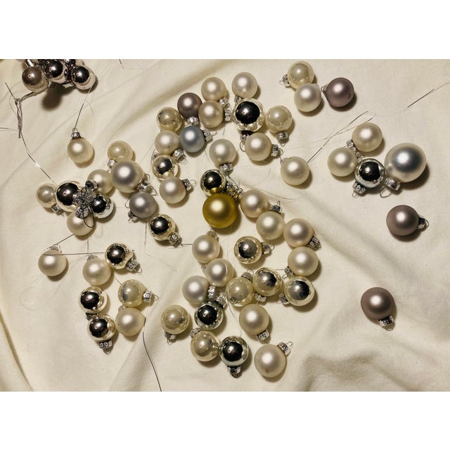 1990s Christmas Ornament Collection Small Shiny & Matte Round Balls in Silver & Platinum For Sale - Image 5 of 8