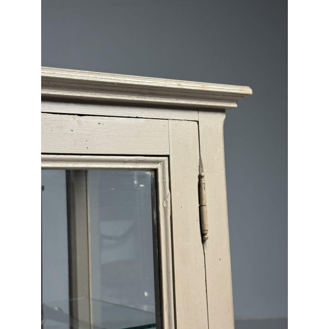 French Display Cabinet in Grey, 1900s For Sale - Image 4 of 18